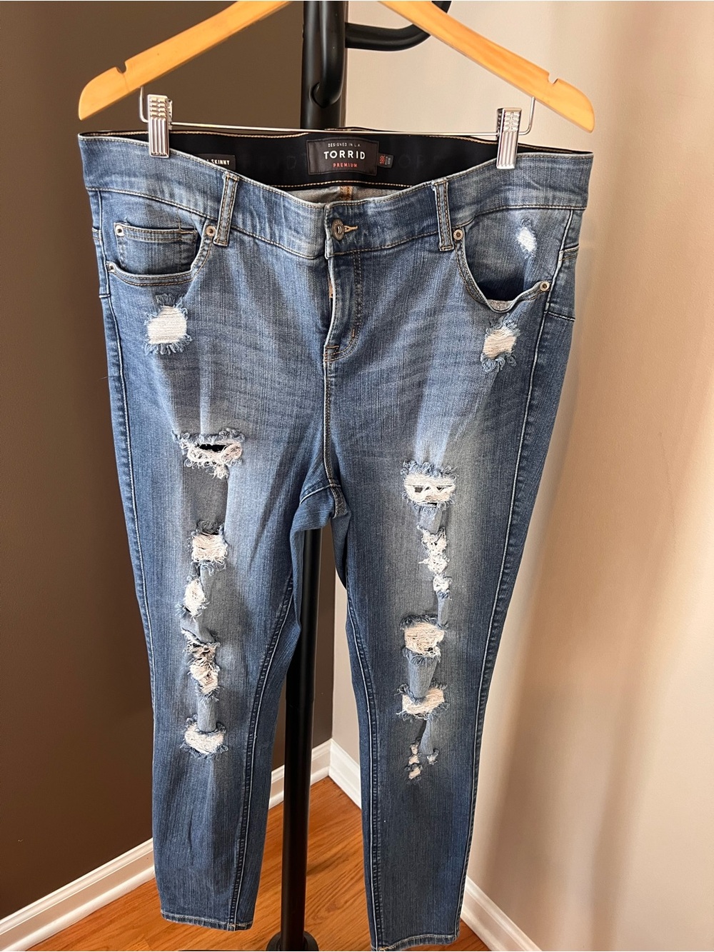 U.S. size 18/18R - torrid Distressed Skinny Jeans - Blue Wash